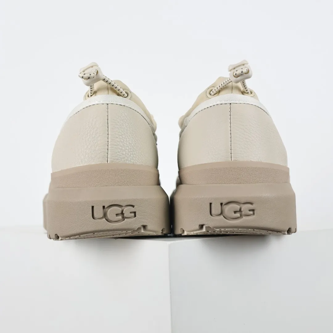 Pick up locally 💰620 Core recommendation Good price Cashmere insoles are a very suitable choice for keeping warm in winter and at home. In the new year, uug launched a series of styles, which are partial to the preferences of young consumers and have also moved to the forefront of fashion trends. Shoe body material Water-repellent coated suede upper 17mm UGGPURE™ implanted wool insole Lightweight non-slip comfortable rubber outsole With brand LOGO Trademark Comes with a full set of packaging Size: 35 36 37 38 39 40 41 42 43 44